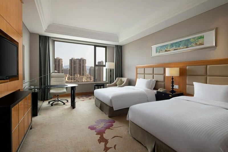 Гостиница Wyndham Xinyang Downtown в Чжумадяни