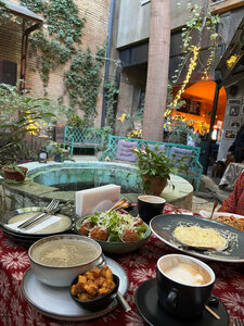 Chaduna • ჩადუნა (Galaktion Tabidzis Street, 20) ، مقهى