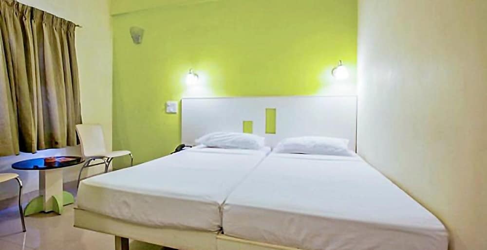 Фото Hotel Pandian