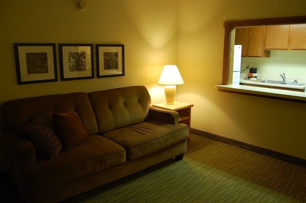 Фото Days Inn and Suites by Wyndham Downtown Missoula-University