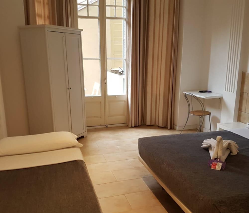 Фото Hostal Martinval