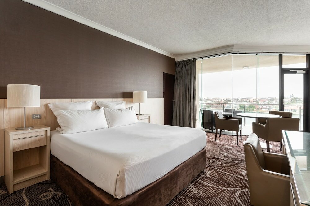 Фото The Lakes Resort Hotel