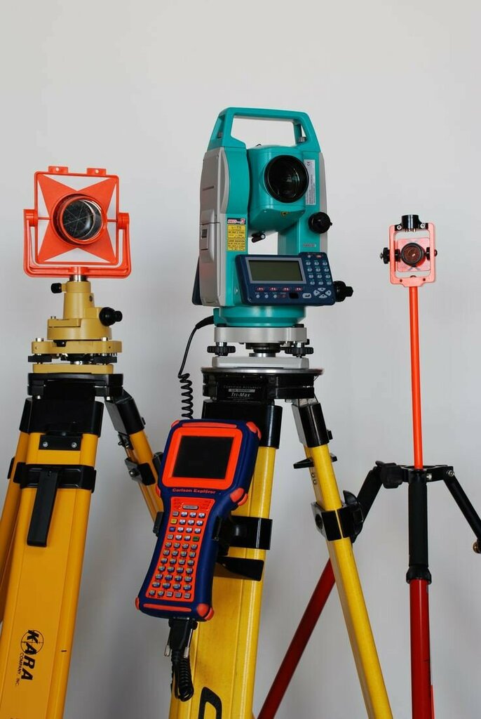 أعمال المسح Cadastral engineer Dmitry Boloban ، ، صورة