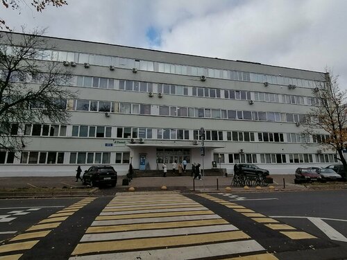 Chiroyli yalangoch ayollar fotosuratlari