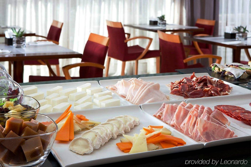 Фото Nh Barcelona Les Corts