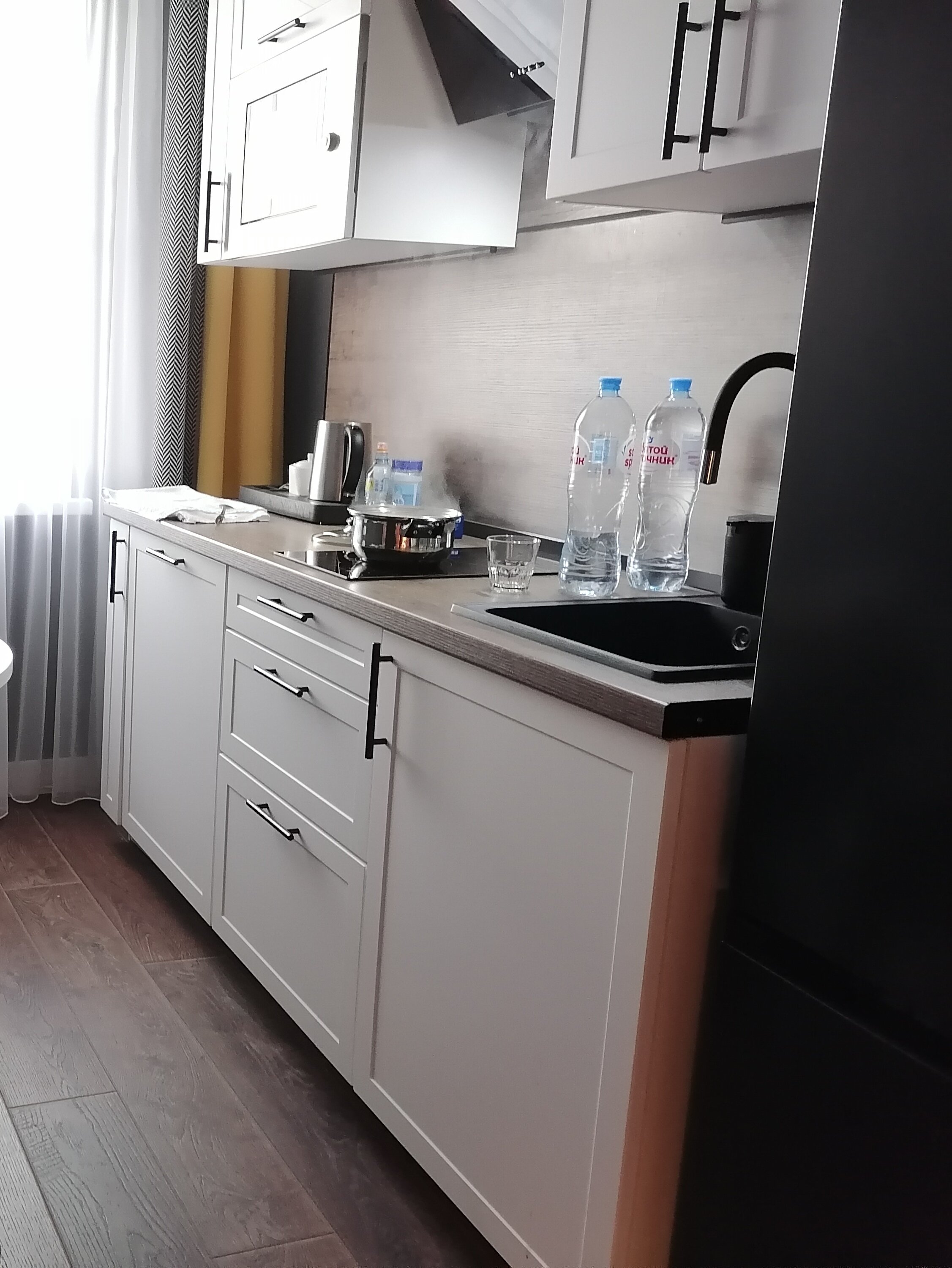 Фото Демократ на Краснопутиловской 111