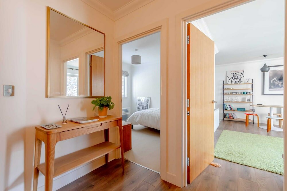 Фото Light & Modern 2bd Flat With Balcony - Brick Lane