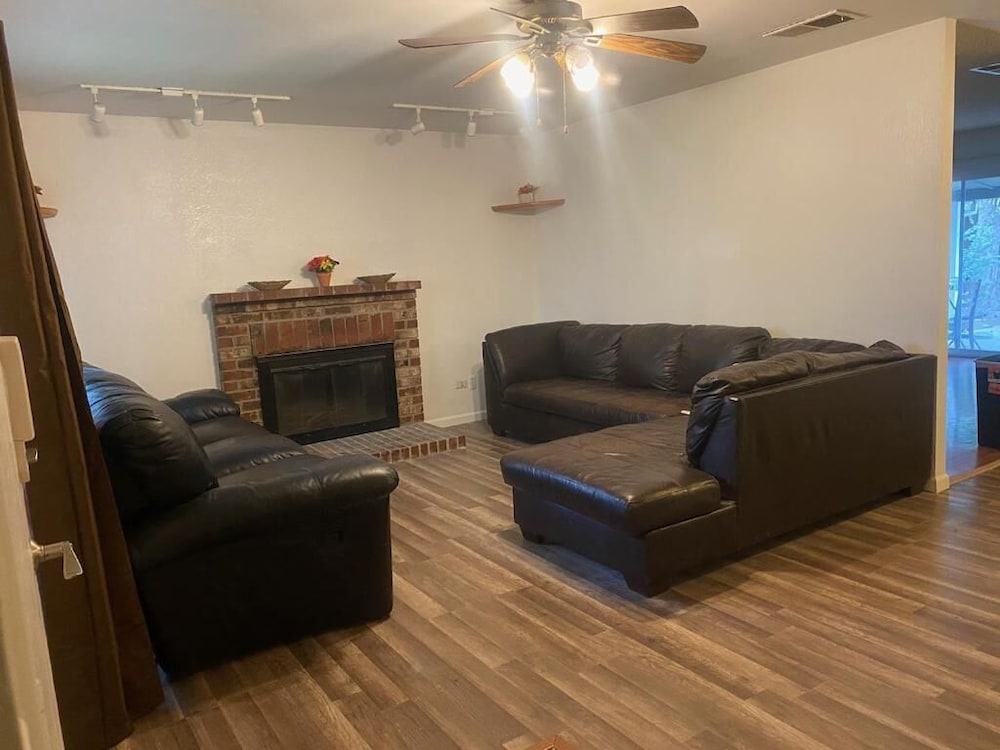 Фото Whole Family - Rosemont - Hostel