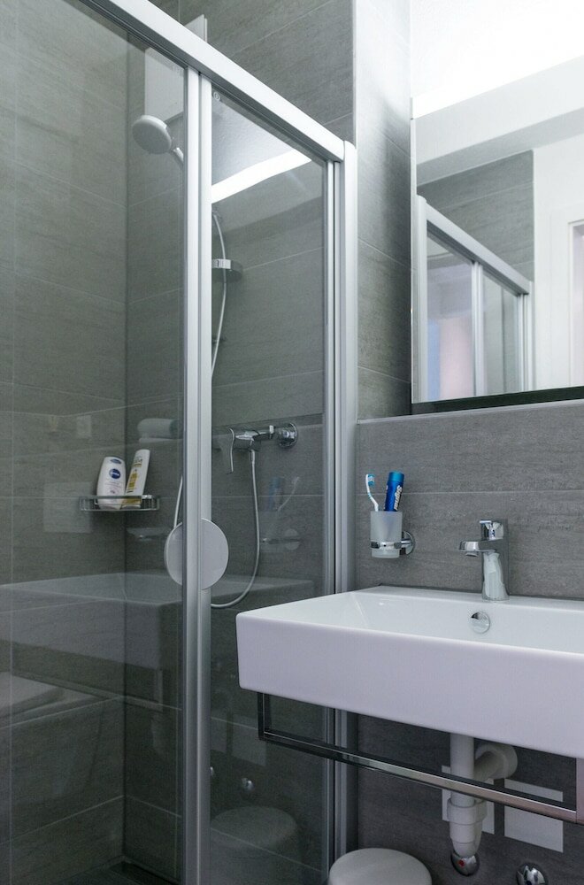 Фото Hitrental Altstetten Apartments