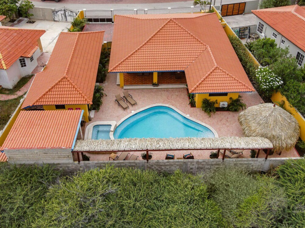 Фото Newly Renovated! Polynesian Themed in Noord!