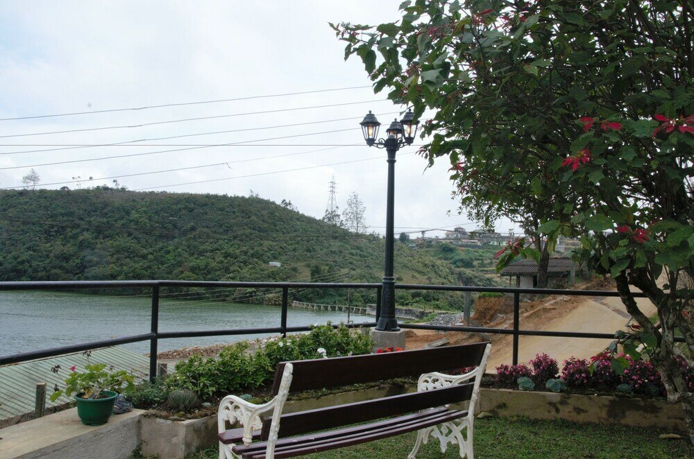 Фото Lakeside Cottages