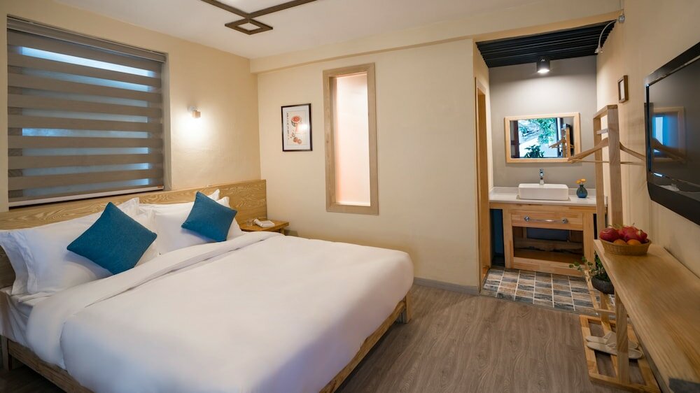 Фото Floral Joy Cat Hotel