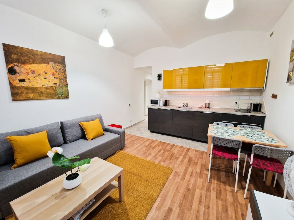 Фото Ground Floor Apartment