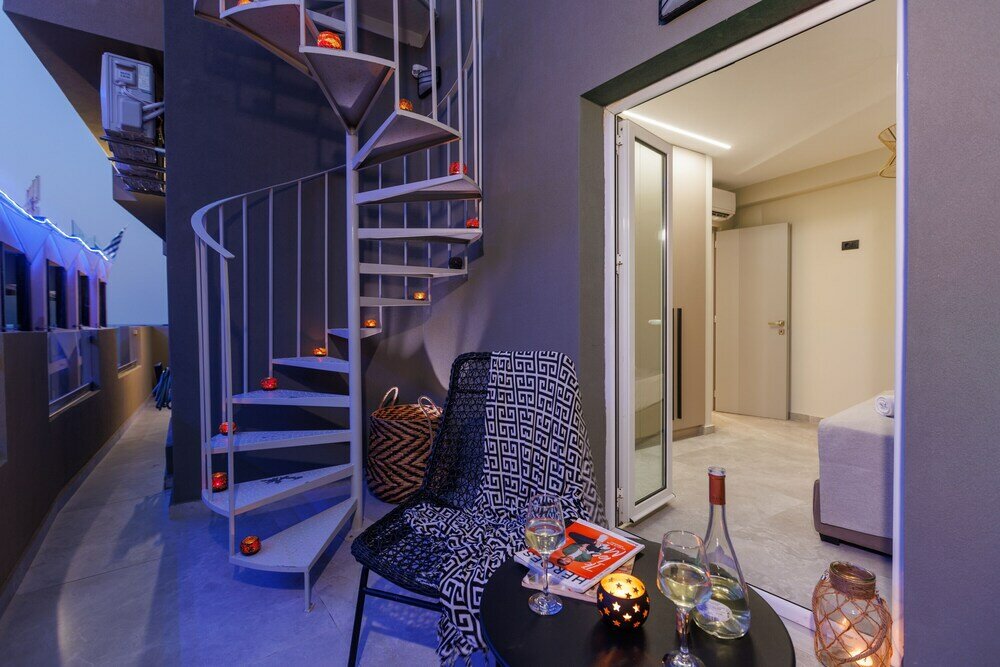 Фото Hersonissos Beach Front Suites