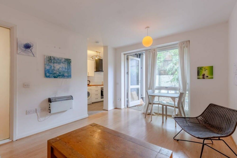 Фото Spacious 1 Bed Apartment Near Shoreditch Park