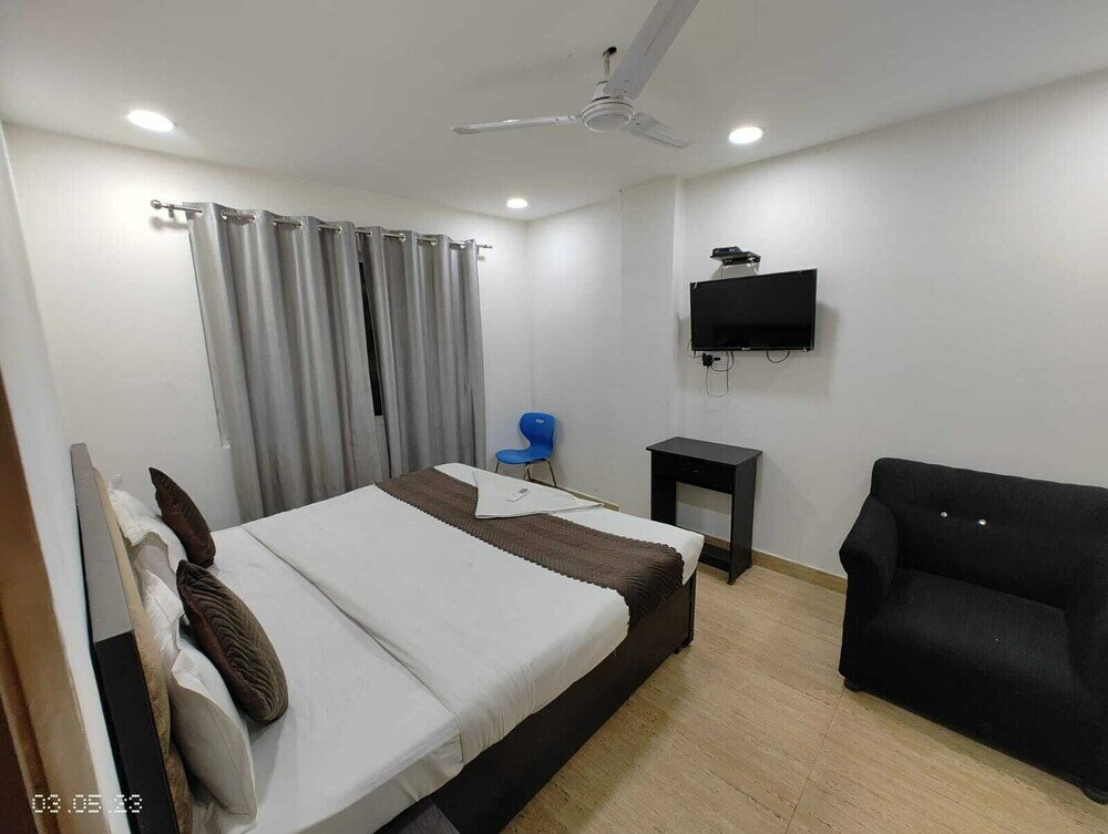 Фото Hotel Crystel Residency