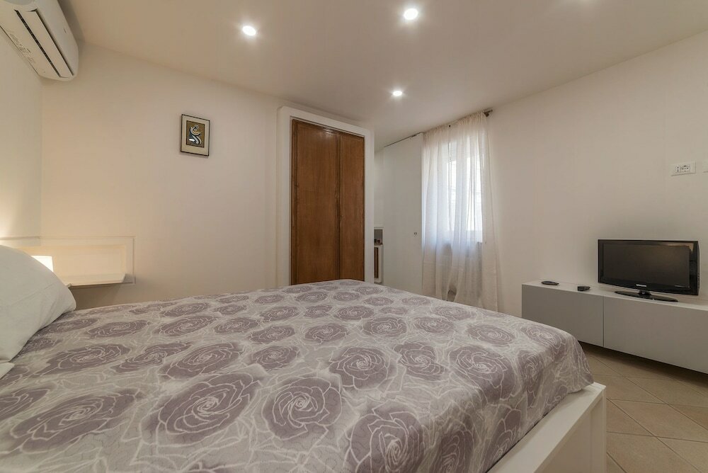 Фото Montecitorio Lovely Apartment