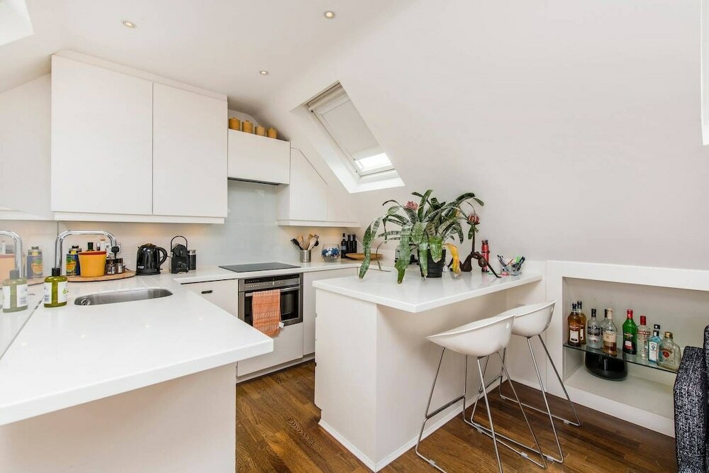 Фото Beautiful 2 Bed W Roof Terrace in Holland Park