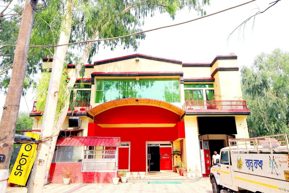 Фото отеля 1