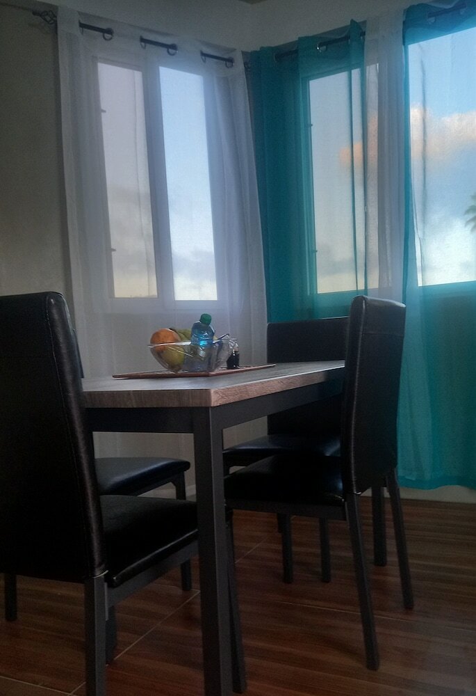 Фото MJay's Place