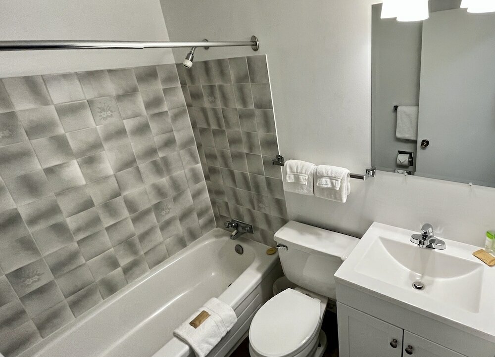 Фото Anavada Inn & Suites - Prince George