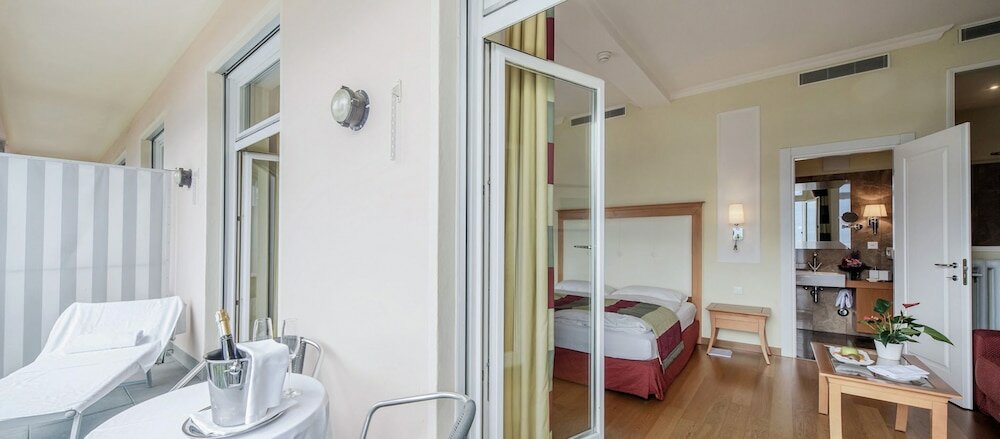 Фото E-Rooms Minusio