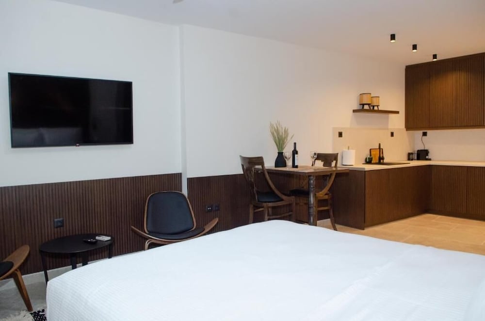 Фото Leone Suites