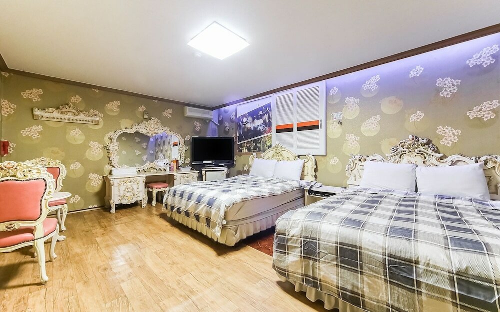 Фото Busan Janglim Blue Moon Hotel