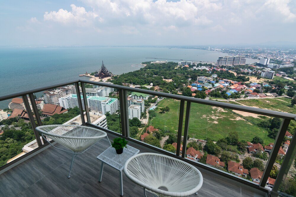 Фото The Riviera Wongamat by Pattaya Holiday