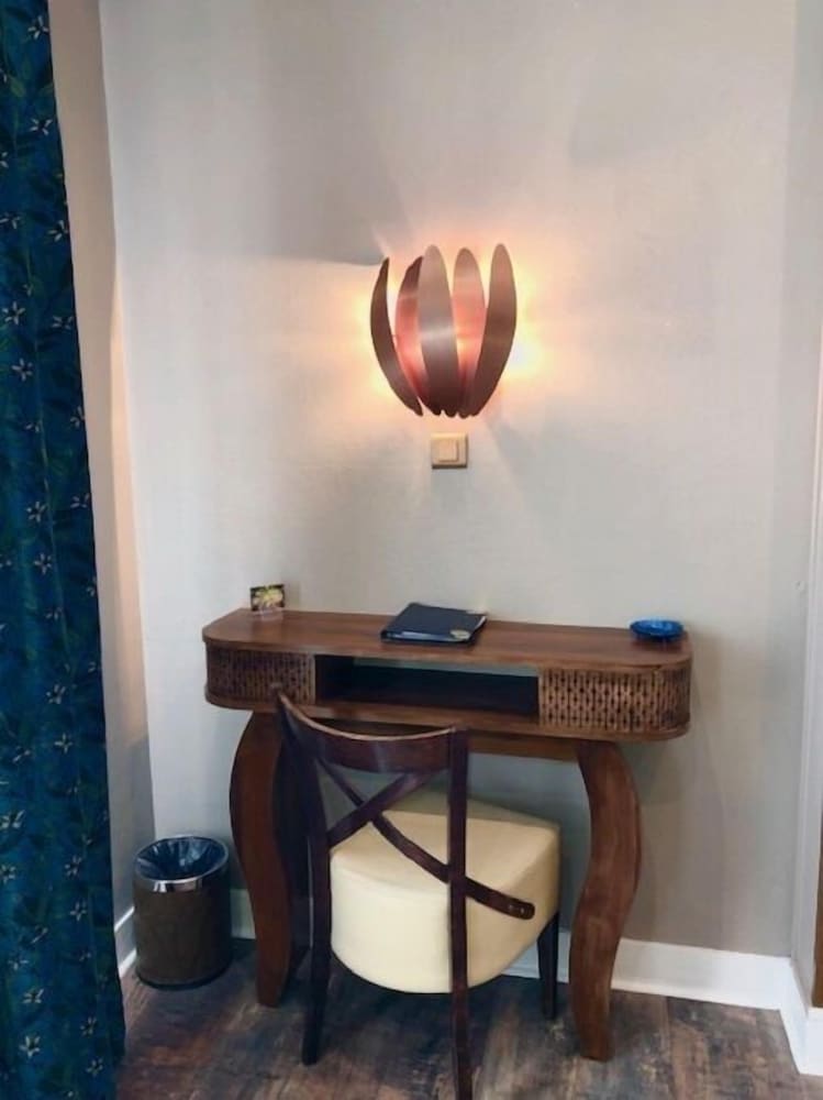 Фото Hôtel De Charme Le Provence