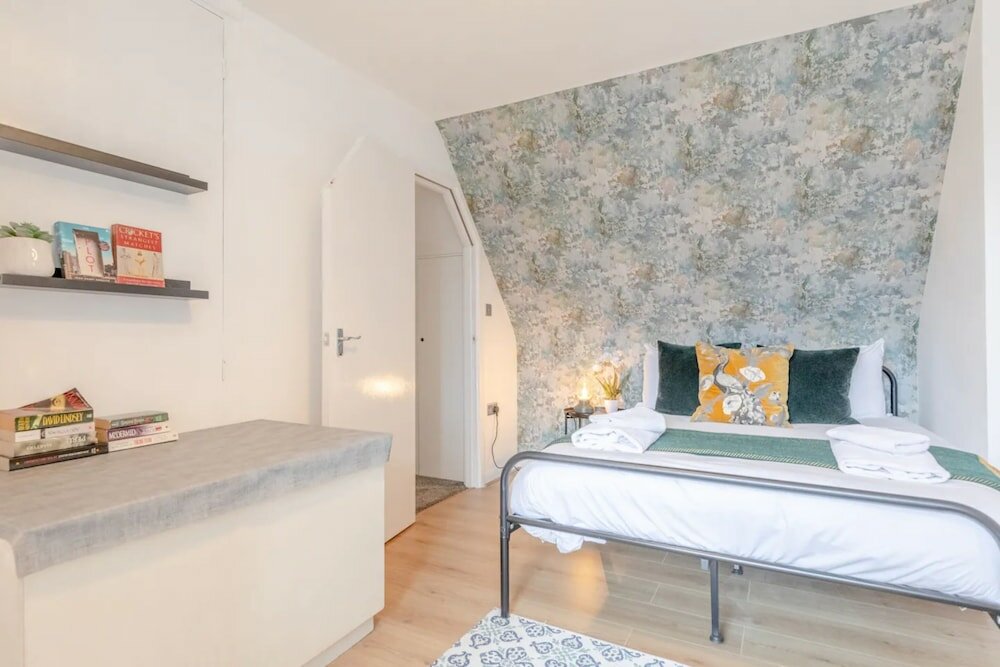 Фото Central 3 Bedroom House With Garden