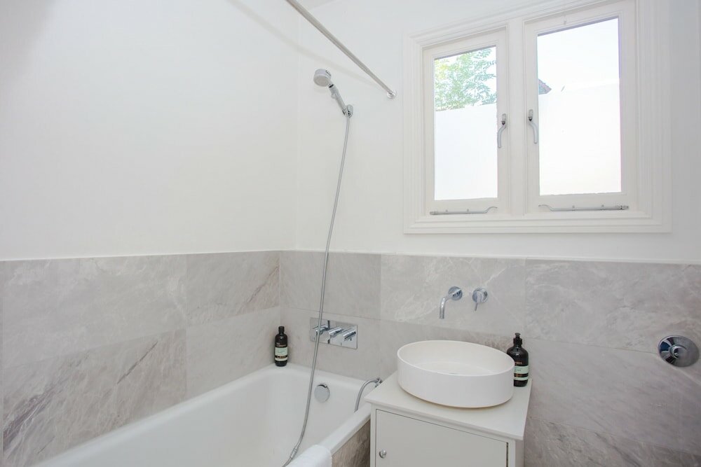 Фото Modern & Spacious 2 Bedroom Flat Near Clapham Common