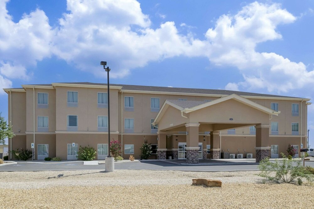 Фото Quality Inn & Suites Carlsbad Caverns Area