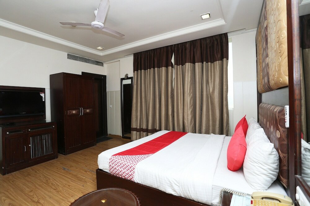 Фото Oyo 6845 The Grand Hotel