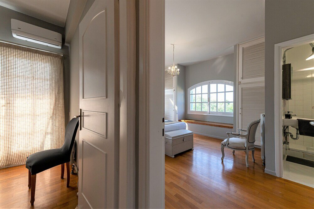 Фото Serene Seaside Bliss - Lush & Secluded Garden Oasis