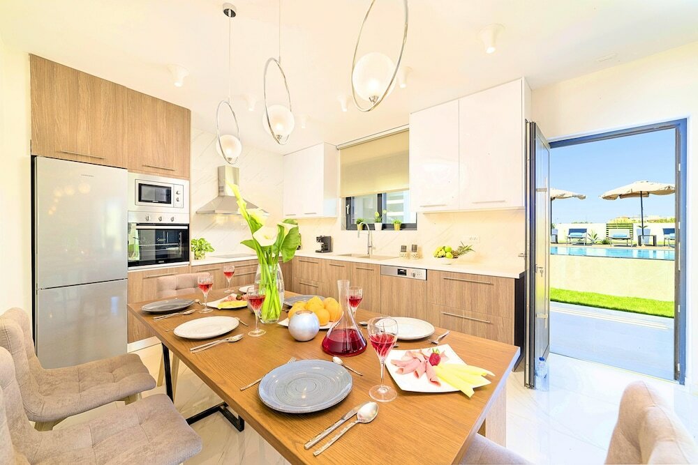 Фото Villa Solaris Heated Pool & Hot Tub