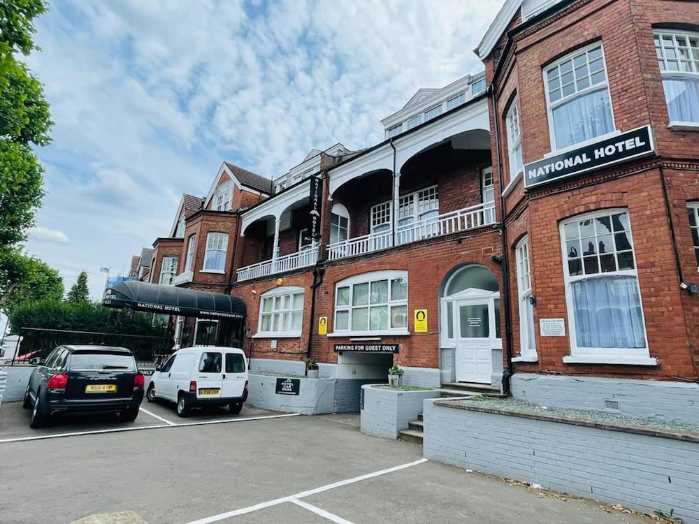 Фото Oyo National Hotel