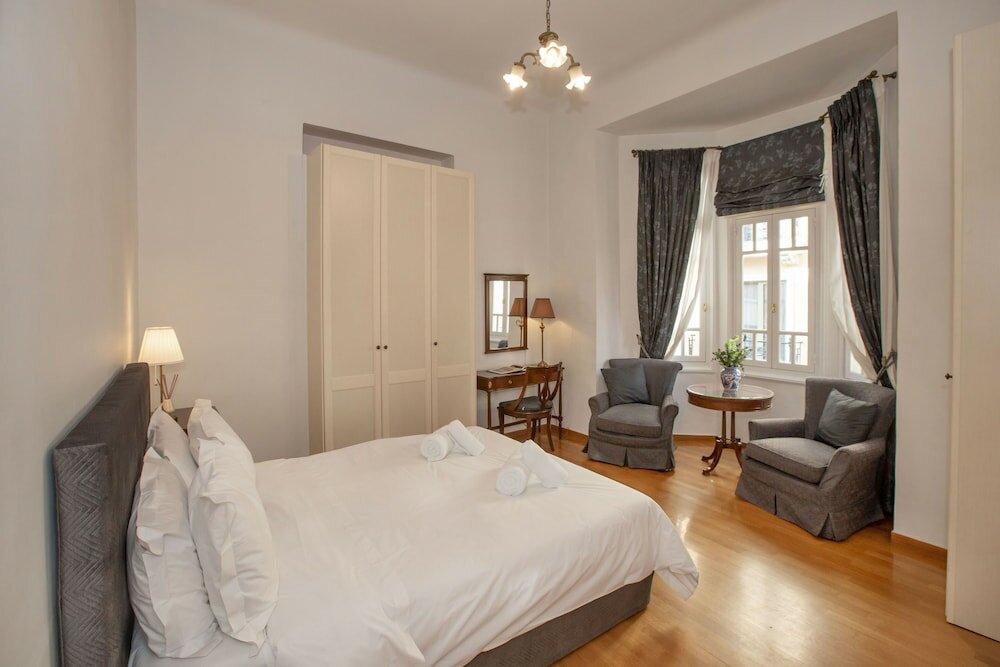Фото Neoclassical Apartment near Syntagma - Plaka by Ghh