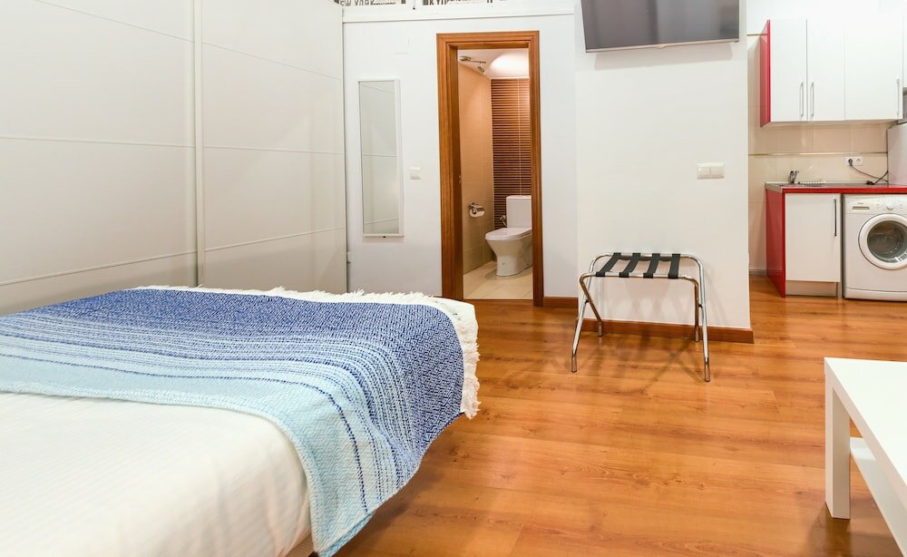 Фото Holidays2Malaga City Center Apartments