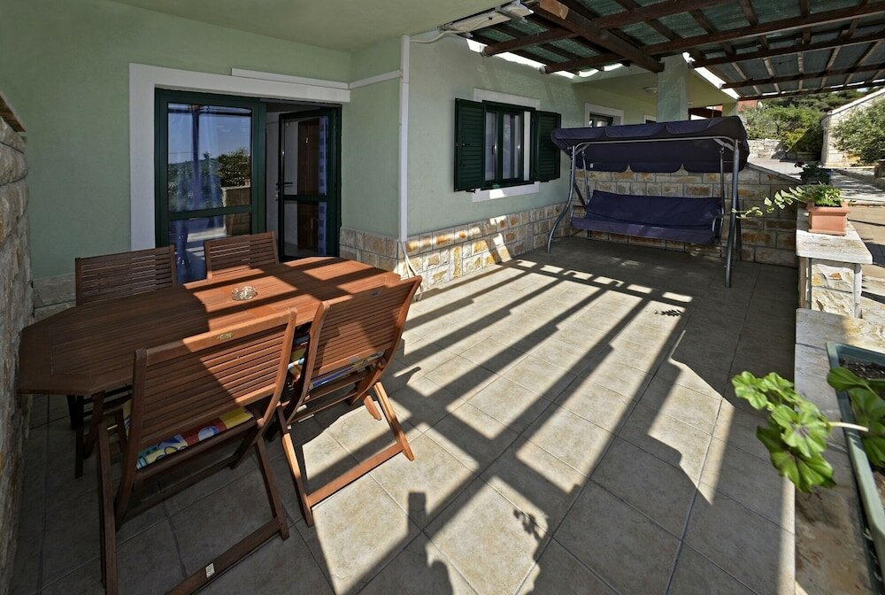 Фото Toni - With Pool and View - A1