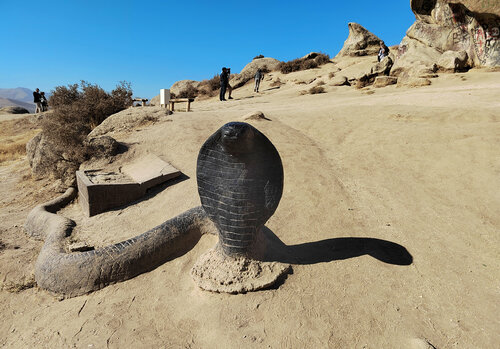 Eshakda katta teshik