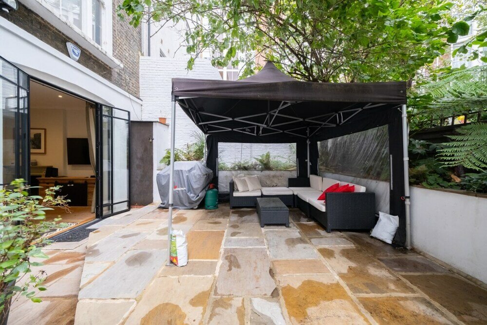 Фото Gorgeous 2bd Flat With Patio - South Kensington!