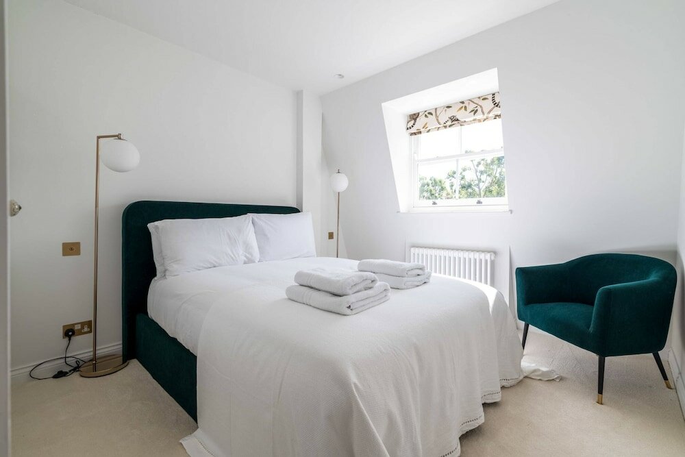 Фото Impressive and Gorgeous Kensington Family Home