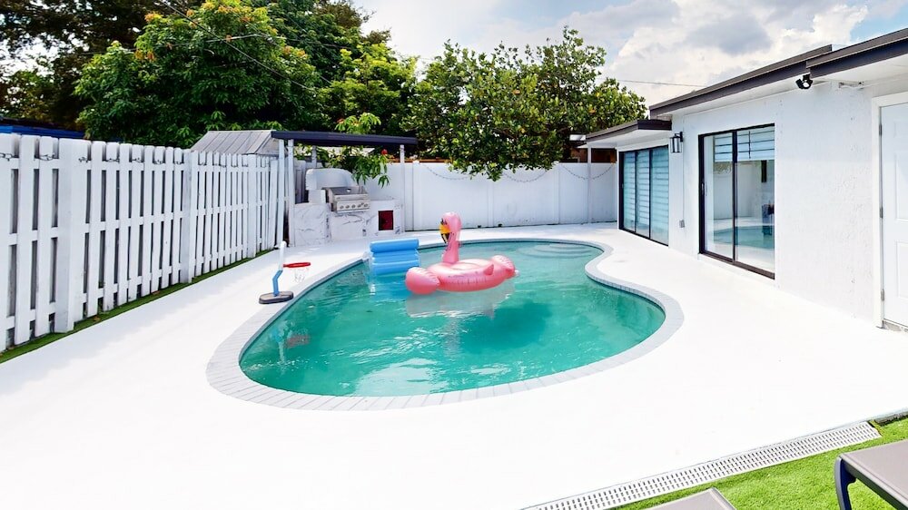 Фото Casa Lucia 5br Luxury Home with Pool