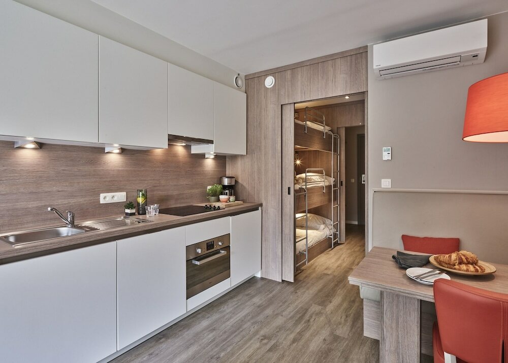 Фото Holiday Suites Limburg