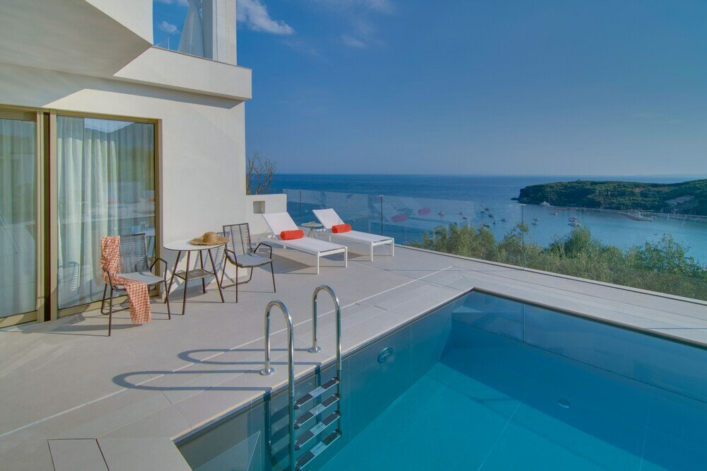 Фото Livinghome Suites