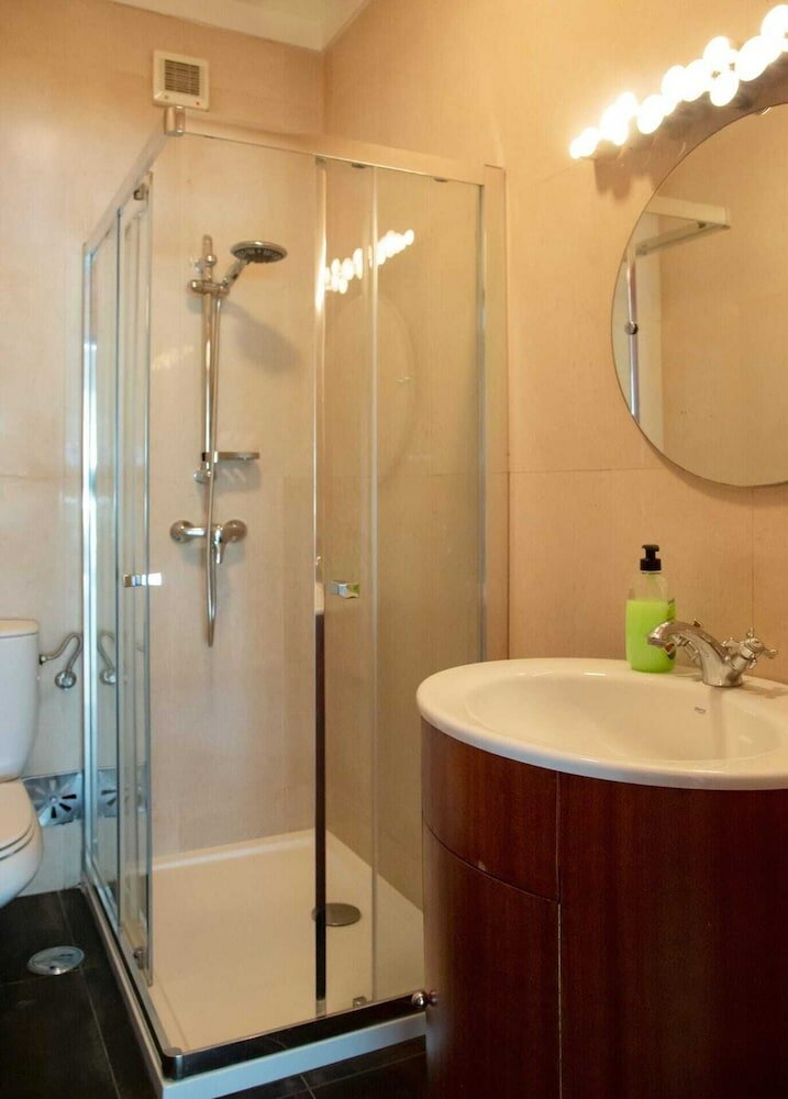 Фото Fig Tree Family House w 4 Bedrooms, Garden & Pool