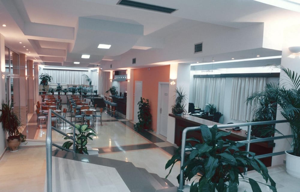 Фото Adonis Hotel