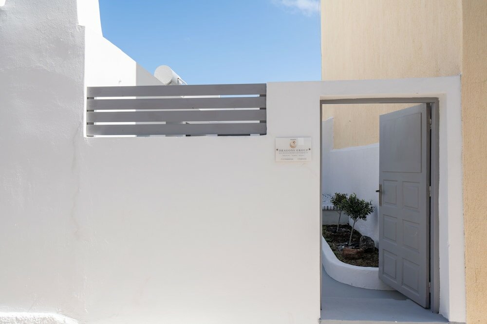 Фото Villa Tholos with Private Jacuzzi