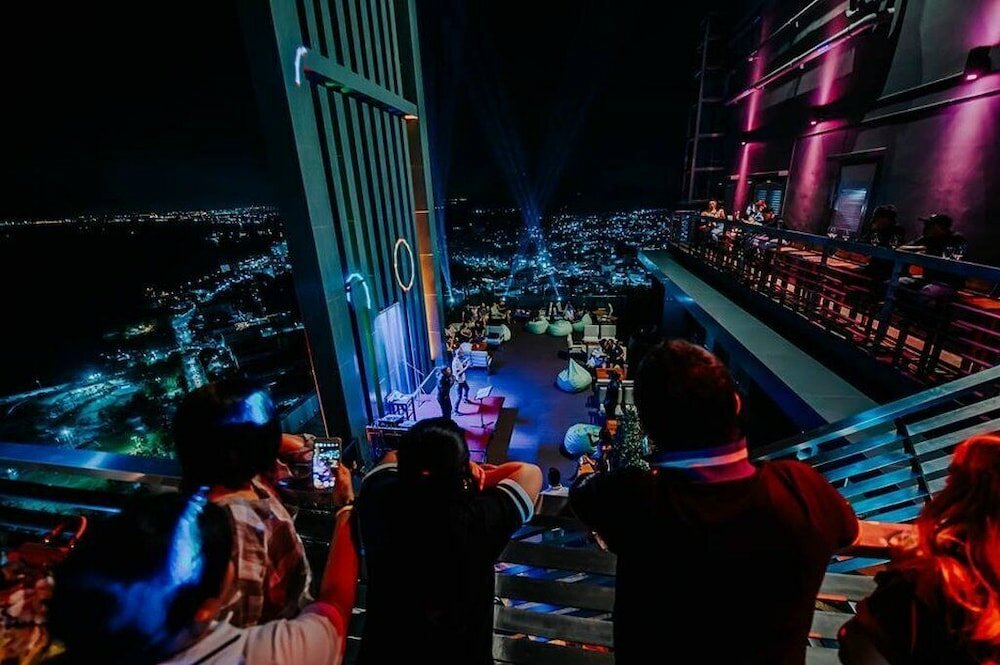 Фото Oakwood Hotel and Residence Sri Racha